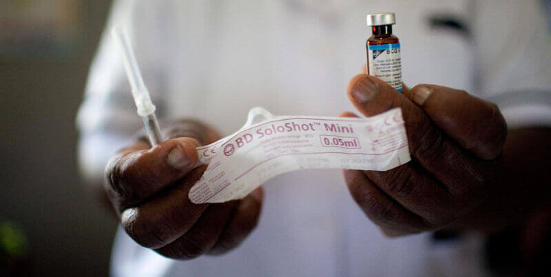 A partnership between PATH, the US government, and Becton, Dickinson and Company led to the development of SoloShot&trade;, the world’s first commercially available auto-disable syringe. Credit: PATH/Eric Becker 